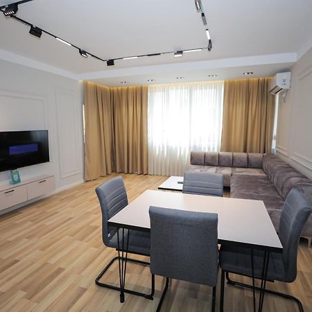 Miku Apartment -Outstanding Apartment At Taiwan Tirana Exterior foto